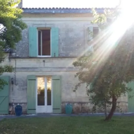 La Petite فندق مبيت وإفطار